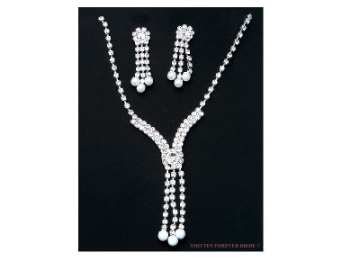 Rhinestone & Pearl Drop Necklace & Earring Set